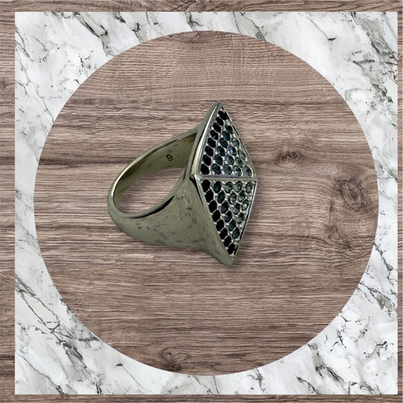 Vintage Sillver touchstone ring  with blue crysatl size 6 - Picture 3 of 4